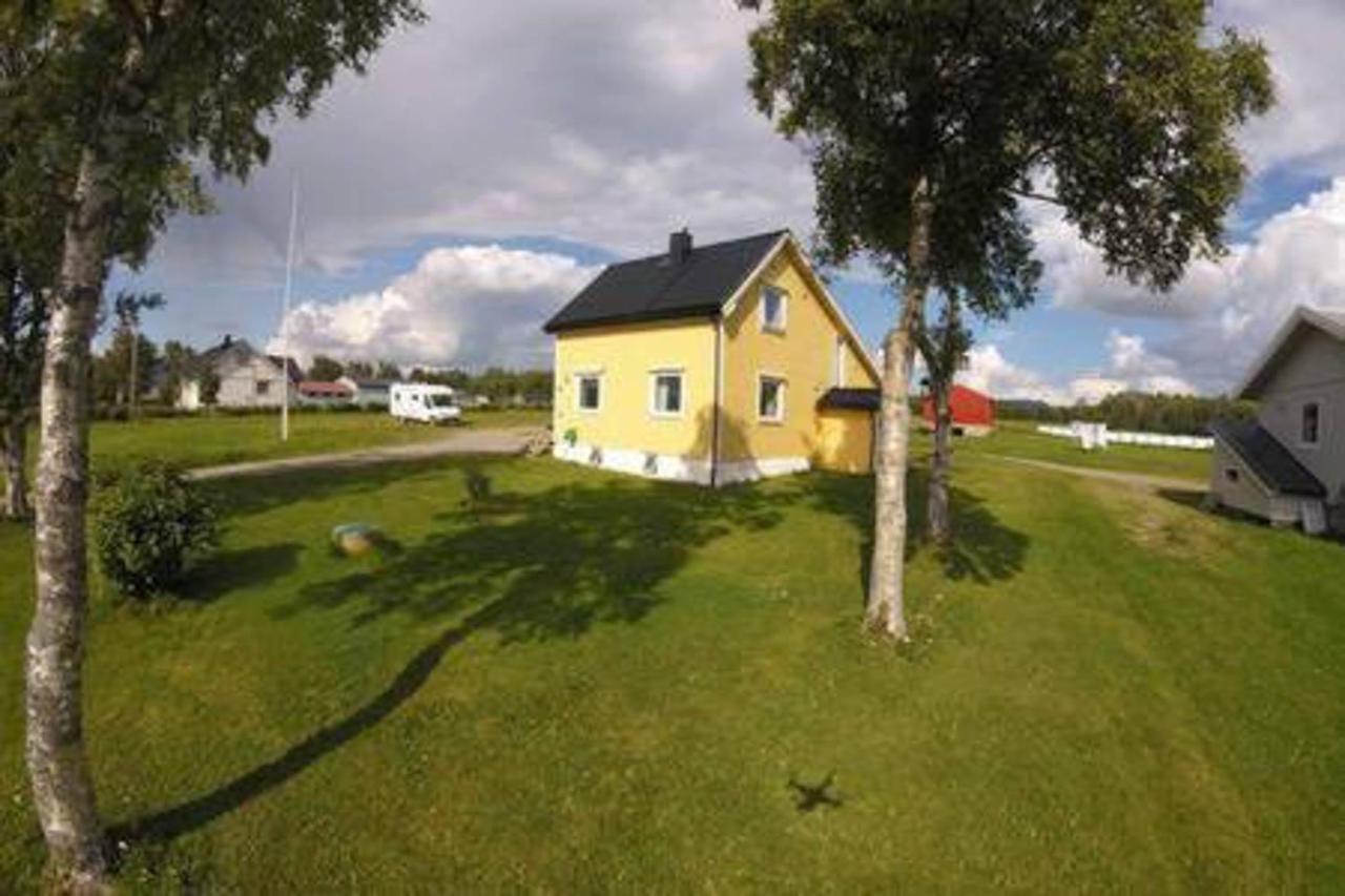 1 Room In The Yellow House, Close To Airport & Lofoten Evenskjer Екстериор снимка