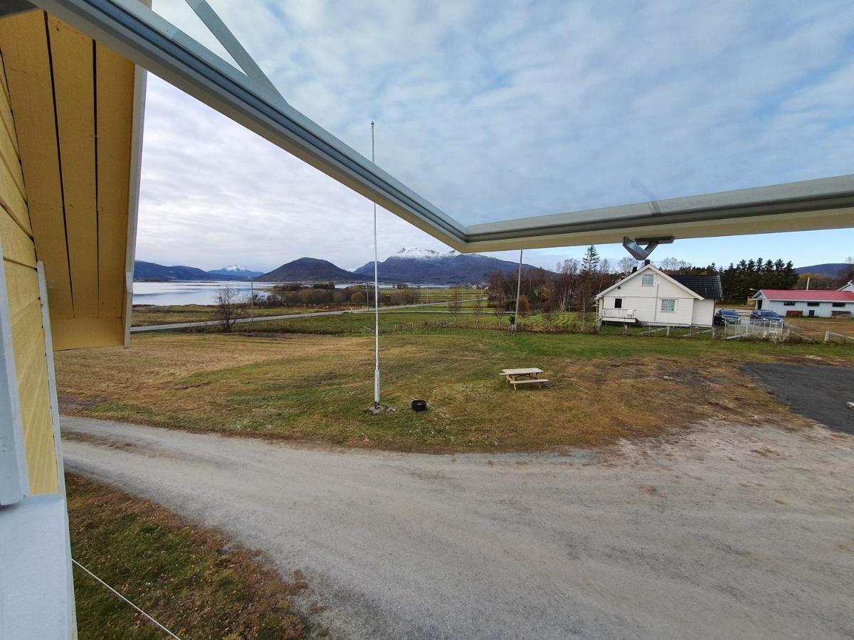 1 Room In The Yellow House, Close To Airport & Lofoten Evenskjer Екстериор снимка
