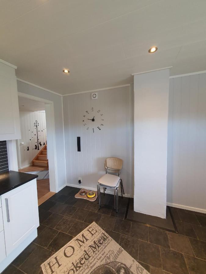 1 Room In The Yellow House, Close To Airport & Lofoten Evenskjer Екстериор снимка